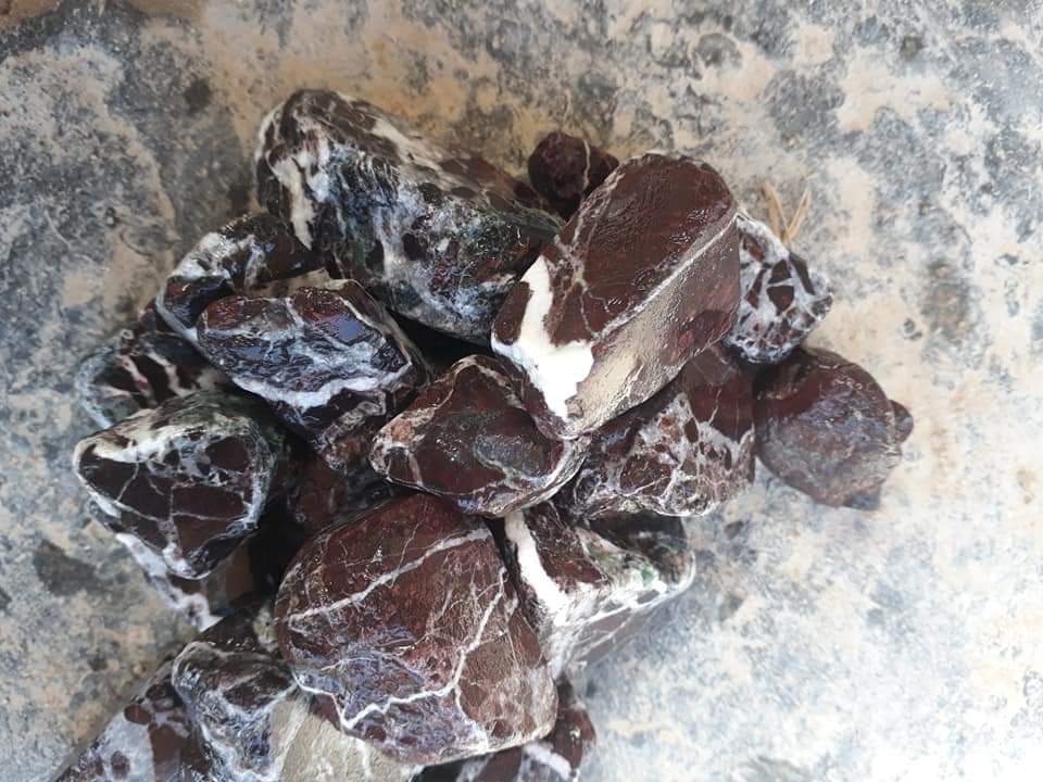 عينة زلط رخام بنى